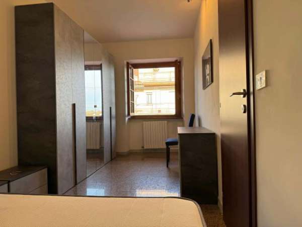 Foto Room in Via Argusto, Roma for 300 m with 5 bedrooms