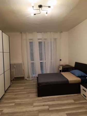 Foto Room in Via Concilio Vaticano II, Milano for 90 m with 3 bedrooms