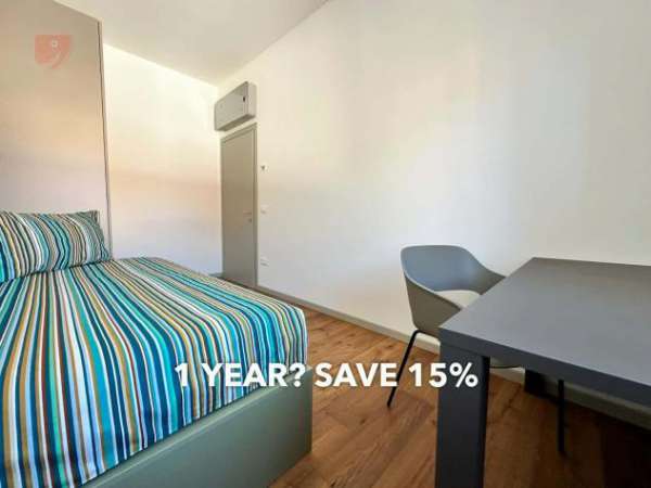 Foto Room in Via Montebello, Ferrara for 110 m with 7 bedrooms