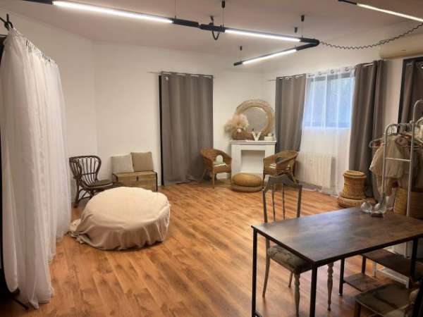 Foto Sala di posa - Ampio spazio elegante e accogliente per lavorare