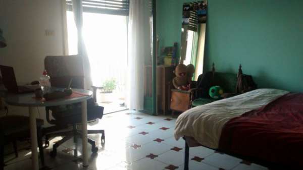Foto SALERNO - Zona Carmine - CAMERA SINGOLA per studentessa (spaziosa e luminosa)