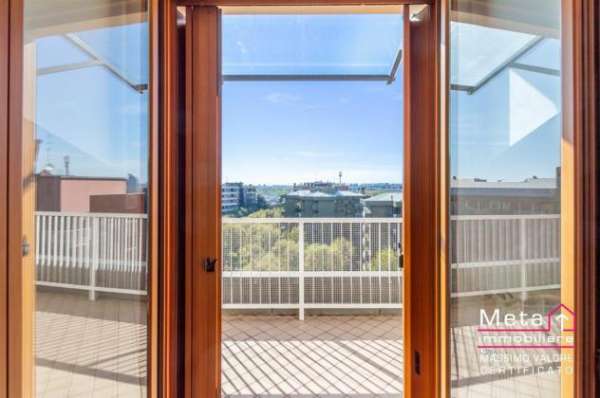 Foto San Donato - mansarda open space in via Kennedy 26