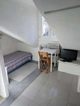 Foto SAN SALVARIO (via Petrarca) MONOLOCALE mansardato - arredato