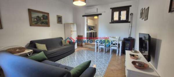 Foto Sant�Andrea � Casa indipendente arredata su due elevazioni + terrazzo panoramico � 160 mq ca. � ampio 3 vani + acc. + terrazzino. Ottime condizioni. E