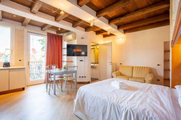 Foto Santo Stefano Apartments- attico con terrazza Monolocale