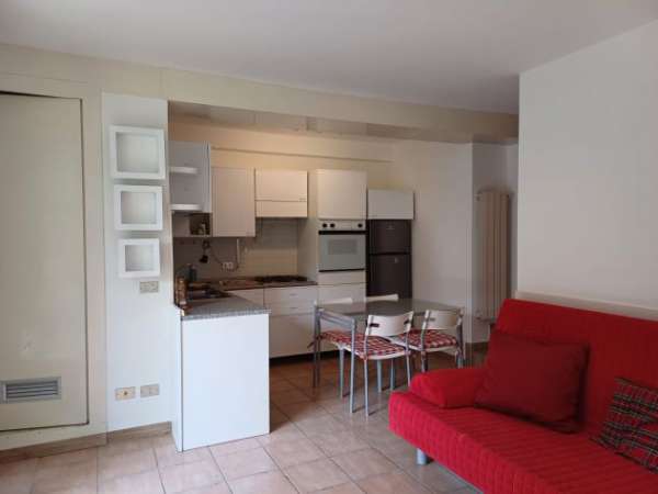 Foto Scanzorosciate monolocale con giardino in villetta