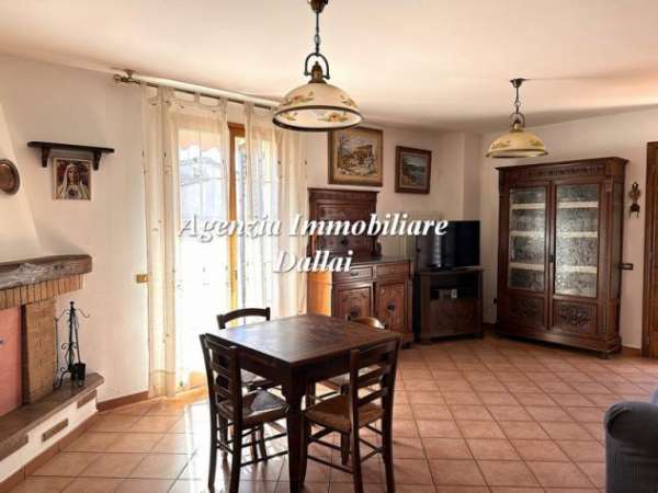 Foto Scarperia - Porzione di villetta con garage e giardino