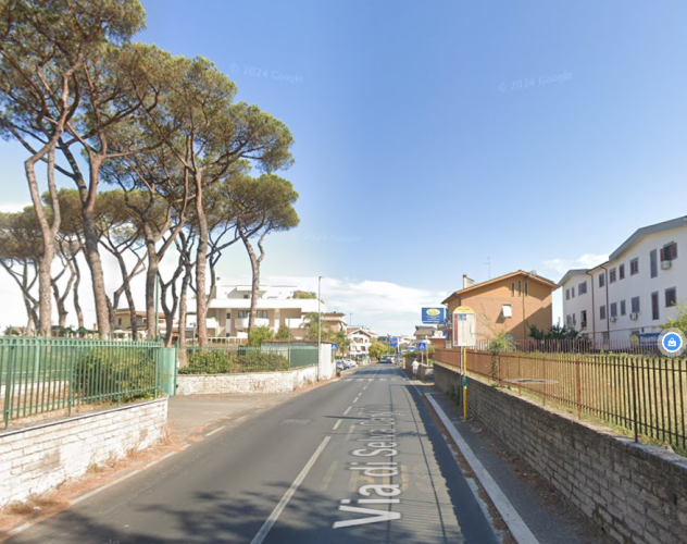 Foto SELVA CANDIDA TRILOCALE CON BALCONE E POSTO AUTO