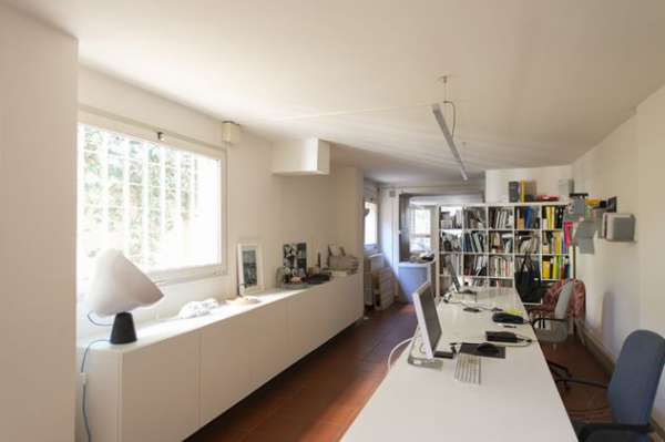 Foto Si propone fondo-studio di circa 60 m con ingresso indipendente su strada.
