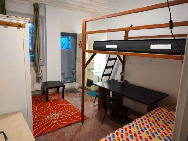 Foto Singola con bagno privato in centro storico solo ragazze