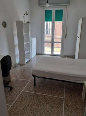 Foto Singola con Balcone Zona Stazione