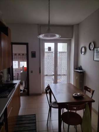 Foto Singola con letto matrimoniale zona Portello