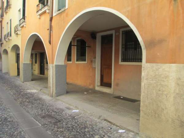 Foto SINGOLA E DOPPIA IN CENTRO ZONA PIAZZE