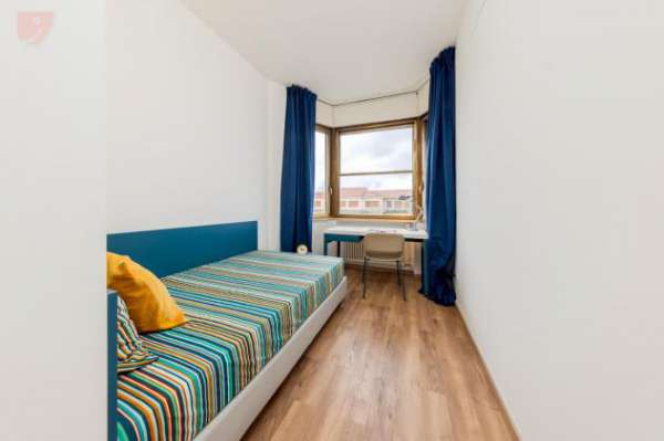 Foto Singola luminosa con balcone [FE_CVR136-A_S5]