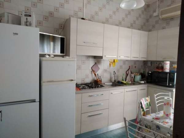 Foto singola per studentessa presso Piazza Giovanni XIII