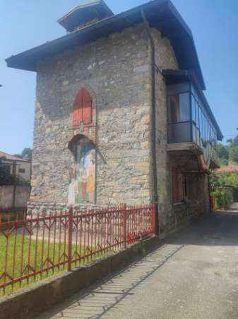 Foto singola per studentesse in villino storico