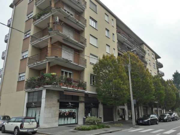 Foto Singola SOLO A RAGAZZA Castellanza vic Universit  LIUC