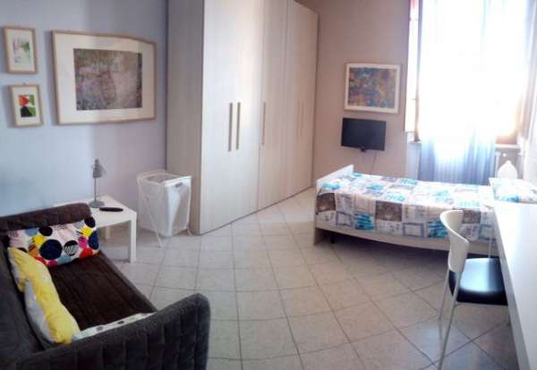 Foto SINGOLA VICINO A METRO ITALIA 61