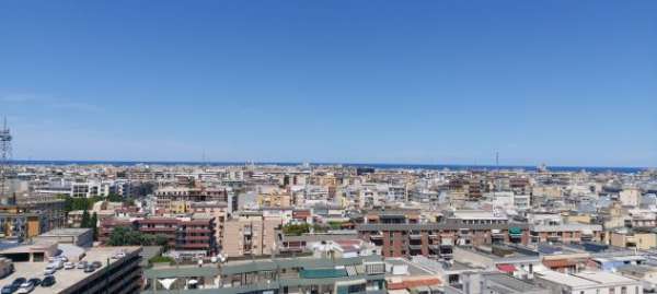 Foto singola zona policlinico per studentessa
