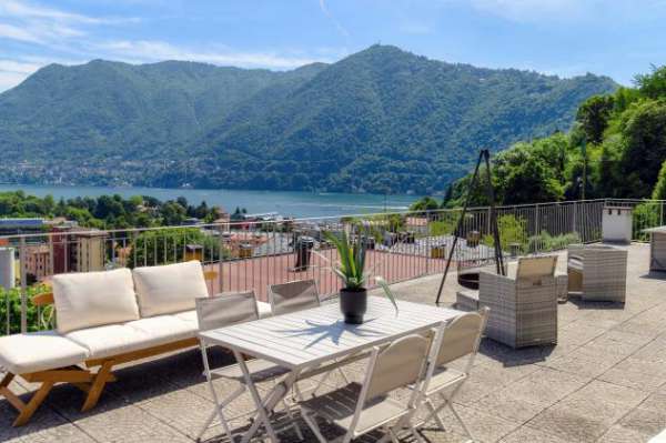 Foto SKY ATTIC LAKE COMO - Appartamento con 4 camere e grande terrazzo vista lago