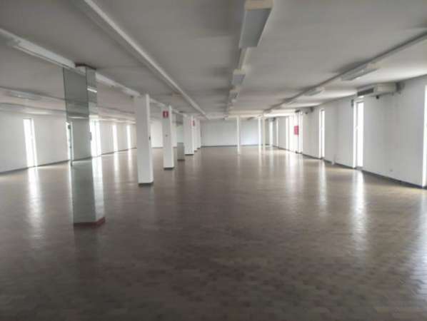 Foto Spazio commerciale e laboratorio a Udine Nord