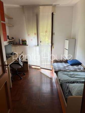 Foto Spaziosa camera singola a 480 eu con bagno privato-Rho MM1