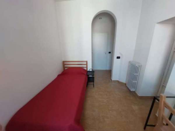 Foto Spaziosa stanza singola in Via la Farina