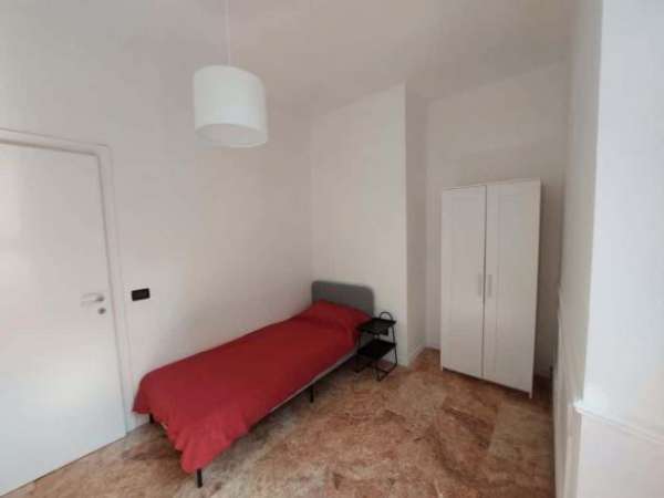 Foto Spaziosa stanza singola in Via la Farina