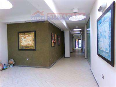 Foto Stabile/Palazzo in Affitto, 840 mq (Aversa)