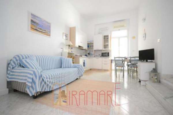 Foto Stagione 2024. Alassio, ampio bilocale con spazio esterno ad uso TURISTICO