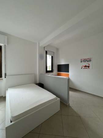 Foto STANZA 13, Via Lungoadige Capuleti 1, Verona
