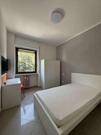 Foto STANZA 14, Via Lungoadige Capuleti 1, Verona