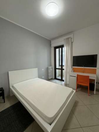 Foto STANZA 16, Via Lungoadige Capuleti 1, Verona