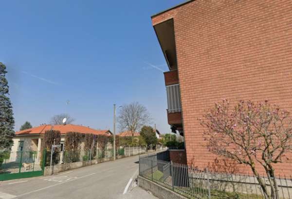 Foto Stanza Albiate 450� con posto auto libera