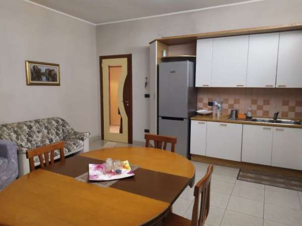 Foto Stanza ammobiliata per donne