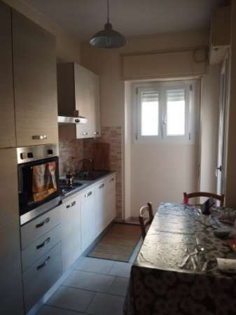 Foto Stanza ampia con bagno privato e condizionatore � Via Corsica, Cagliari