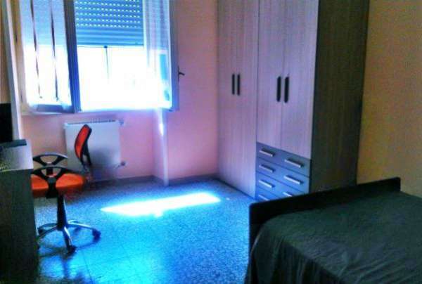 Foto STANZA ampia e ben arredata - zona S.Paolo metro B