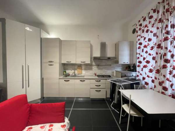 Foto Stanza con cucina privata a 300m dalla metropolitana di Villa S.G. Linea Rossa