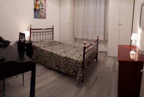 Foto STANZA CON LETTO 1 PIAZZA 1/2 USO SINGOLA PER RAGAZZE