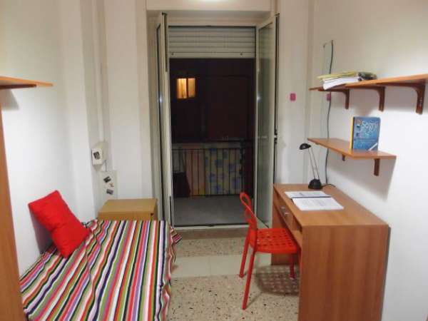 Foto Stanza con singolo letto per studentessa non residente