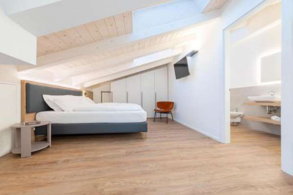 Foto Stanza di charme con bagno privato [TN_GVN3-4A_D2]