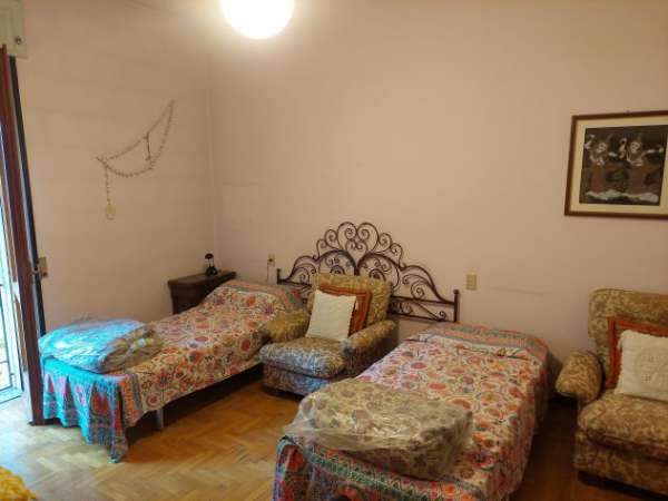 Foto stanza doppia per studenti e lavoratori