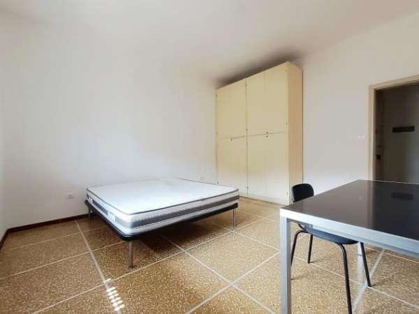 Foto Stanza in appartamento in affitto a Bologna
