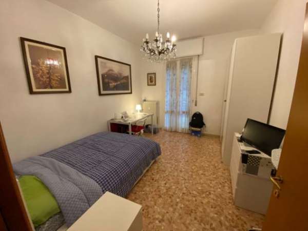 Foto Stanza in appartamento in affitto a Bologna
