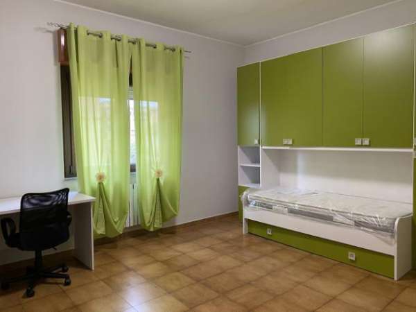 Foto Stanza in appartamento in affitto a Catanzaro