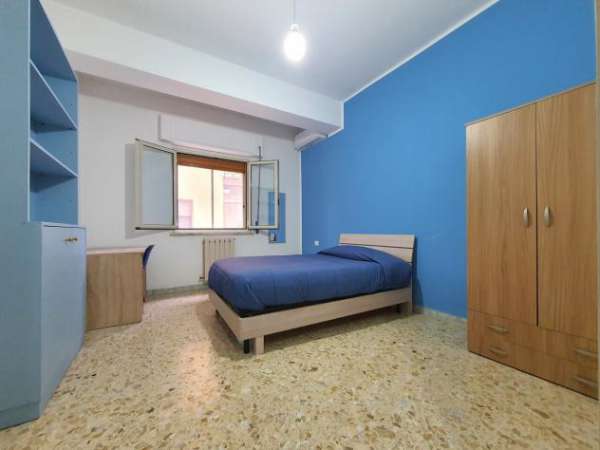 Foto Stanza in appartamento in affitto a Catanzaro