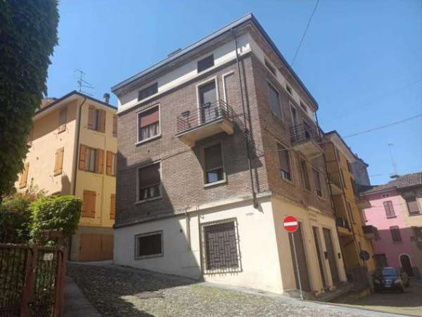 Foto Stanza in appartamento in affitto a Fornovo di Taro