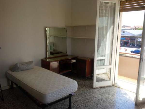Foto Stanza in appartamento in affitto a Modena, Modena Est