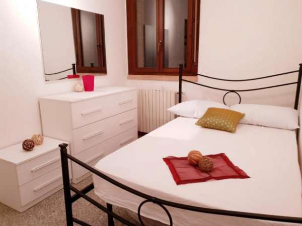 Foto Stanza in appartamento in affitto a Modena