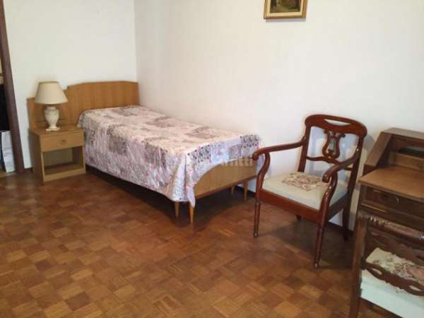 Foto Stanza in appartamento in affitto a Novara, San Martino